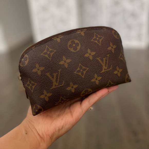 LV Women’s Cosmetic Pouch - Picture 1 of 4